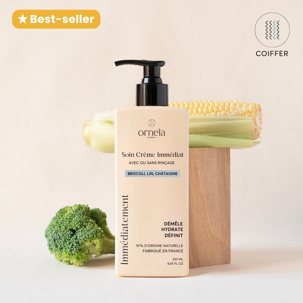 Crème pour cheveux bouclés Trois For All. Hydrate, définit et démêle toutes les boucles, en un clin d'oeil