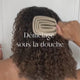 Démo du démêlage sous la douche avec la brosse pour cheveux bouclés et le masque intense