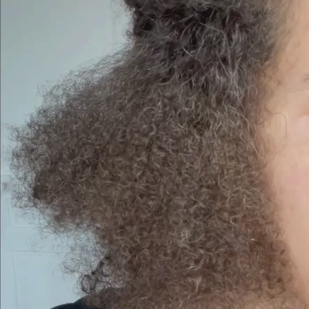 Rendu avant/après du soin crème pour cheveux bouclés