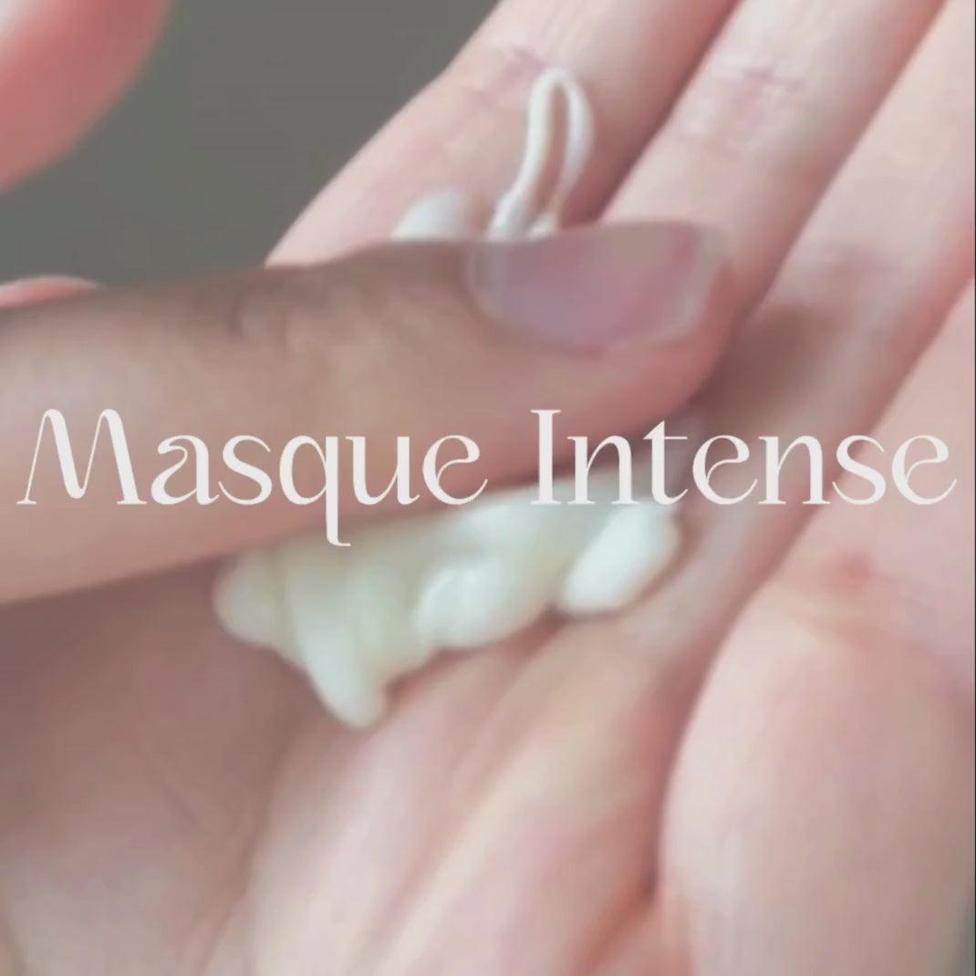 Application masque cheveux bouclés