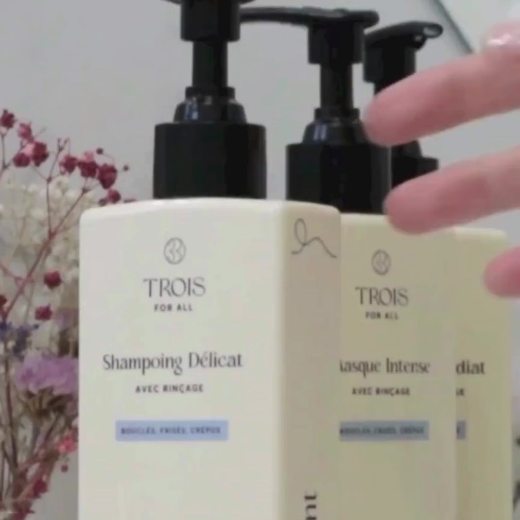 Application du Shampoing pour cheveux bouclés